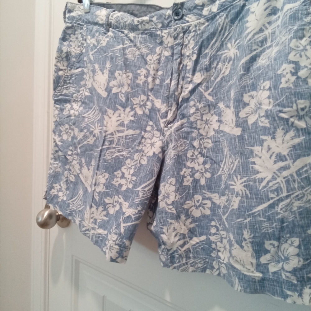 Izod Saltwater Men's Size 38 7" Inseam Blue Tropical Print Shorts